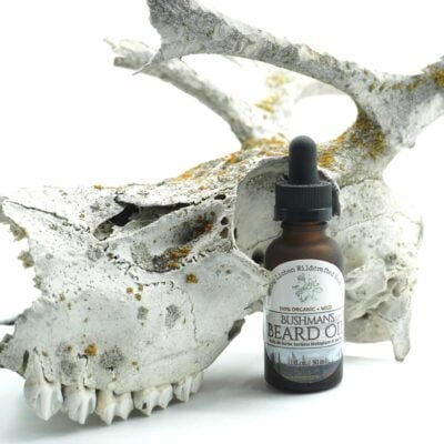 huile de barbe bushman avec crâne couvert de lichen